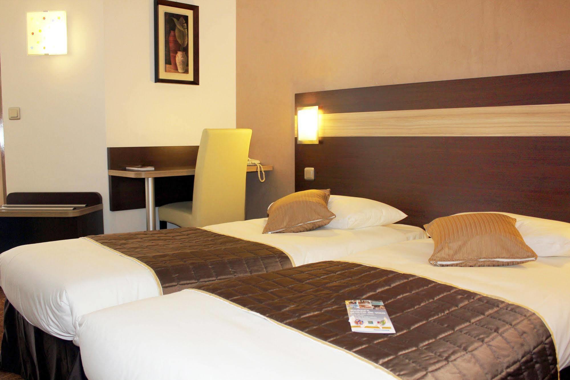 Contact Hotel Restaurant La Chaumiere Entre Orgeval Et Flins A13 Sortie 8 Ле-Мюро Экстерьер фото