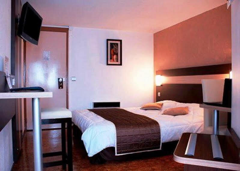 Contact Hotel Restaurant La Chaumiere Entre Orgeval Et Flins A13 Sortie 8 Ле-Мюро Экстерьер фото